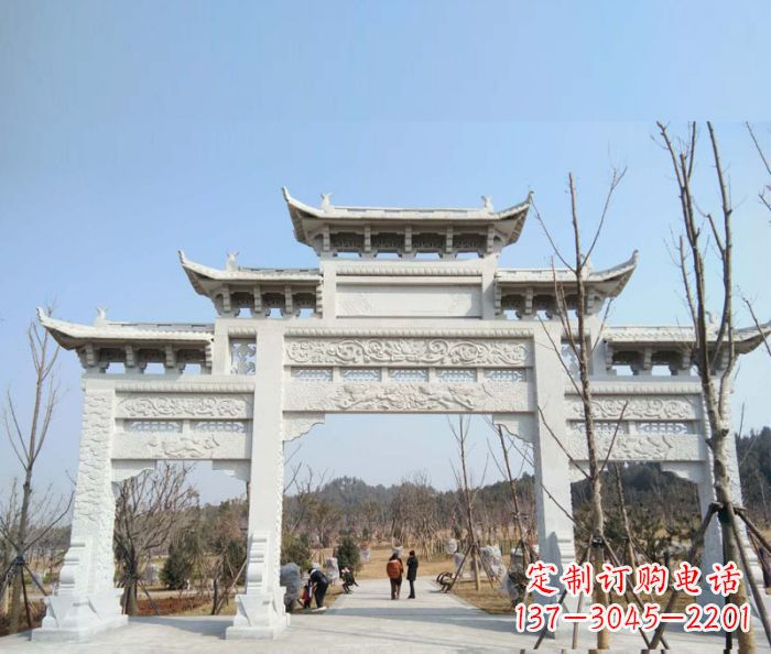 甘肃“村口三门石雕牌楼”——悠久历史的见证