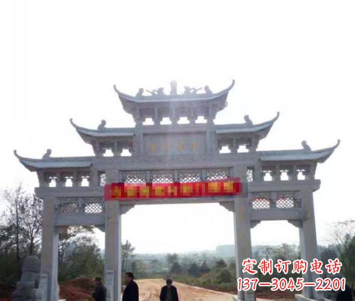 甘肃三门石雕牌楼古老而精美的雕塑