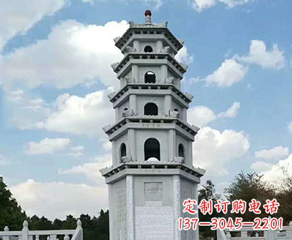 甘肃神秘的宝塔雕塑