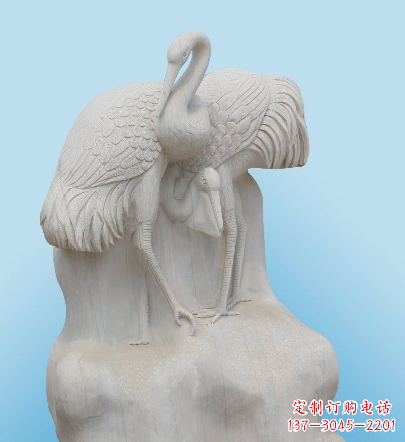 甘肃大理石制作的丹顶鹤雕塑