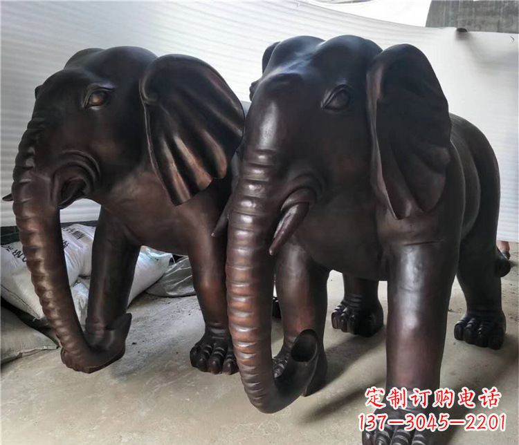 甘肃优雅精美的铜制大象雕塑