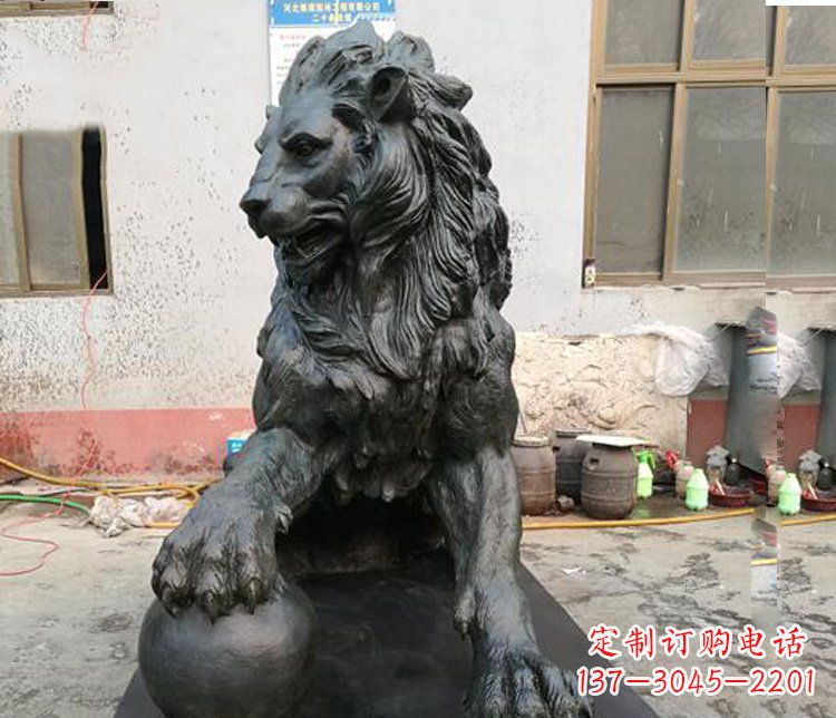甘肃大型西方踩球狮子铜雕塑