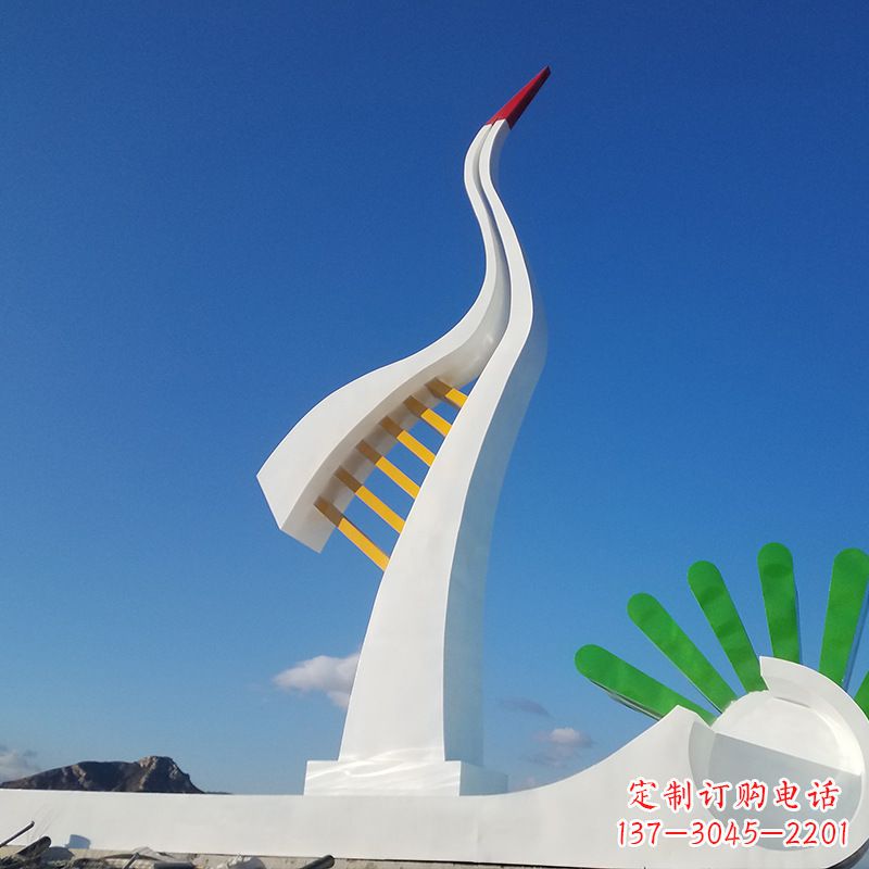 甘肃珍贵雅致的丹顶鹤雕塑