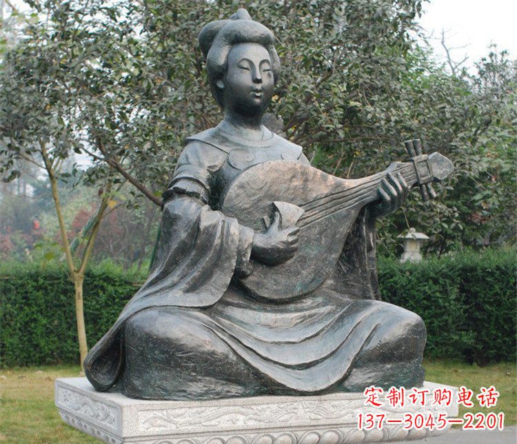甘肃古典风情弹琵琶雕塑