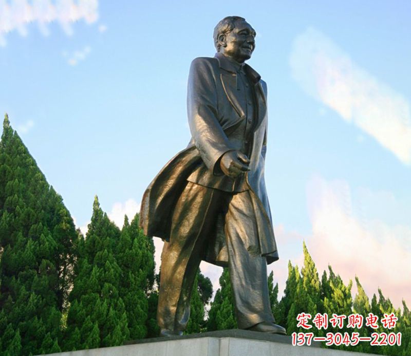 甘肃邓小平广场伟人铜雕