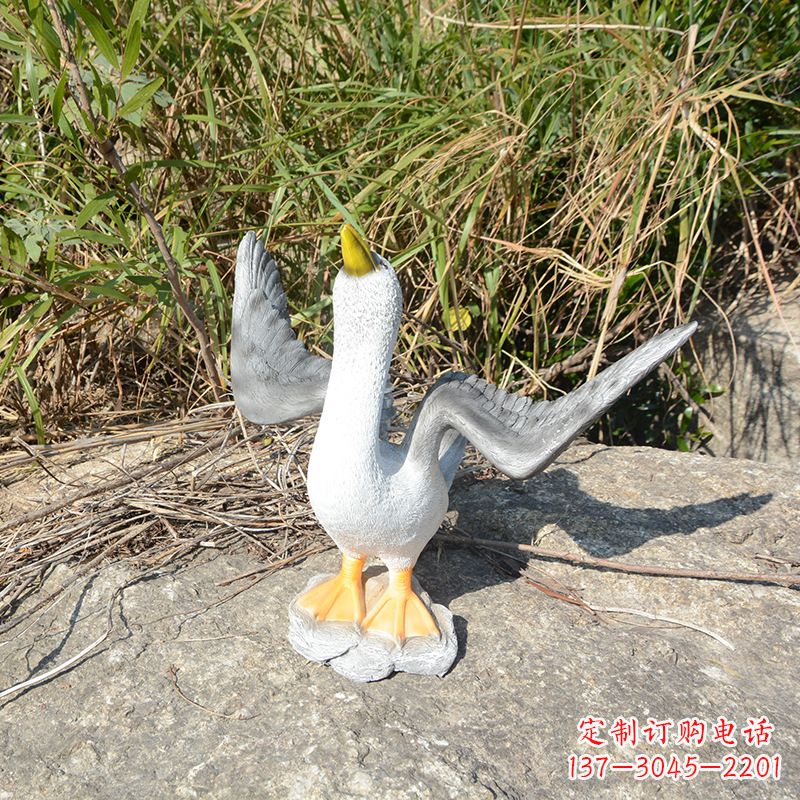 甘肃祈求和平的雕塑少女