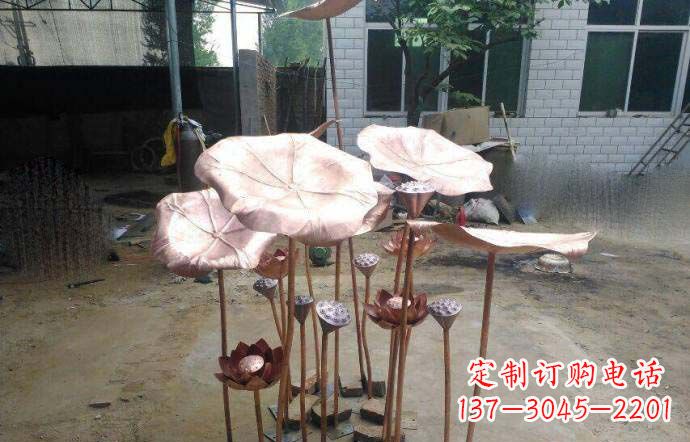 甘肃锻铜荷叶雕塑