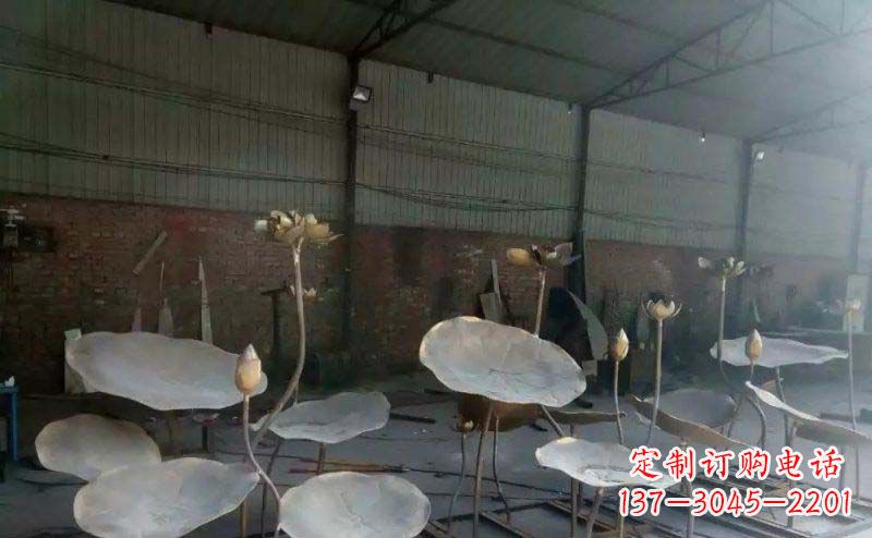 甘肃锻铜荷叶荷花广场景观雕塑