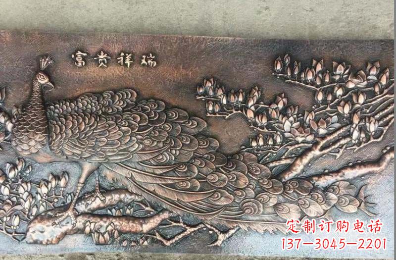 甘肃精美锻铜孔雀雕塑