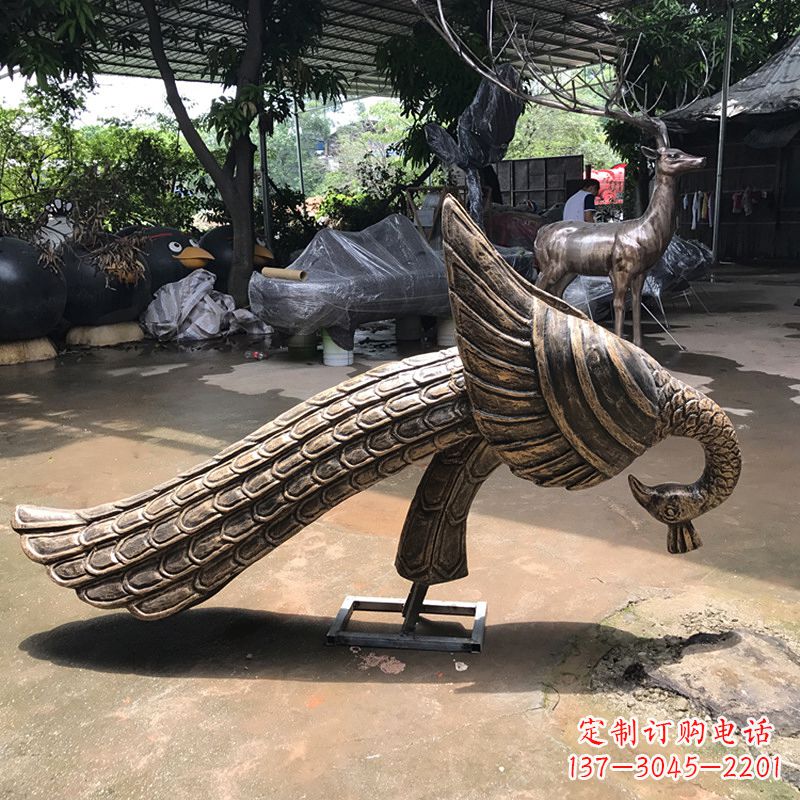 甘肃仿铜玻璃钢孔雀雕塑