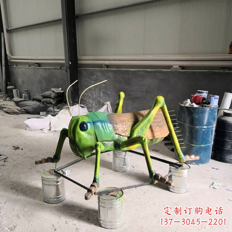 甘肃精致玻璃钢蝗虫雕塑