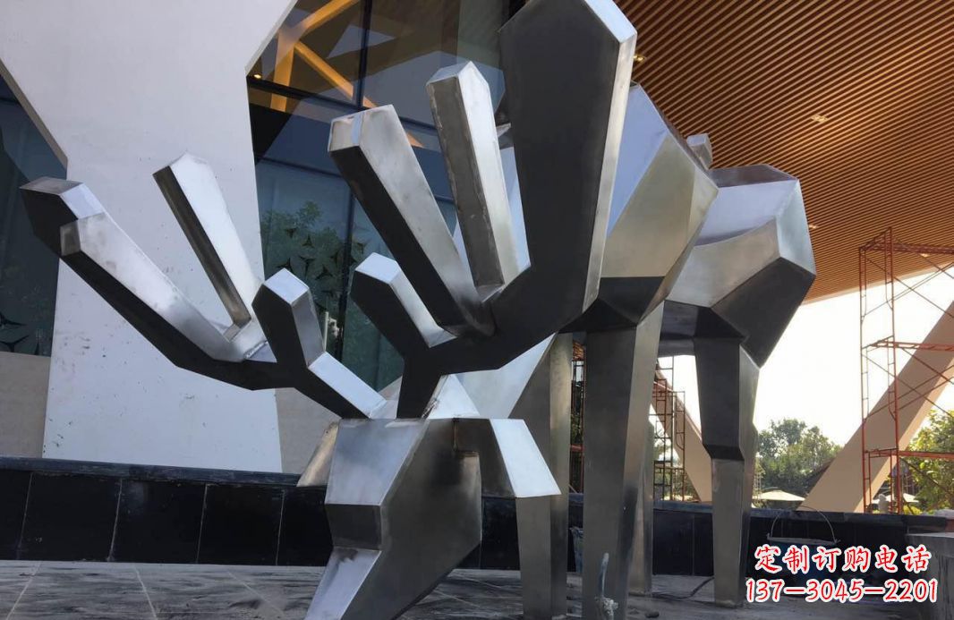 甘肃高端不锈钢抽象驯鹿雕塑