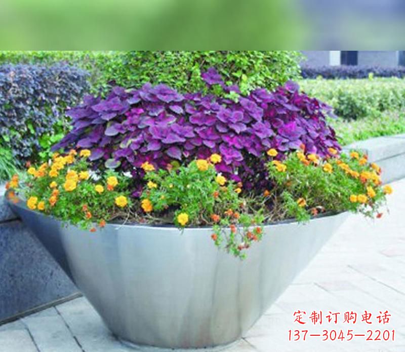 甘肃中领雕塑精致无比的花盆雕塑