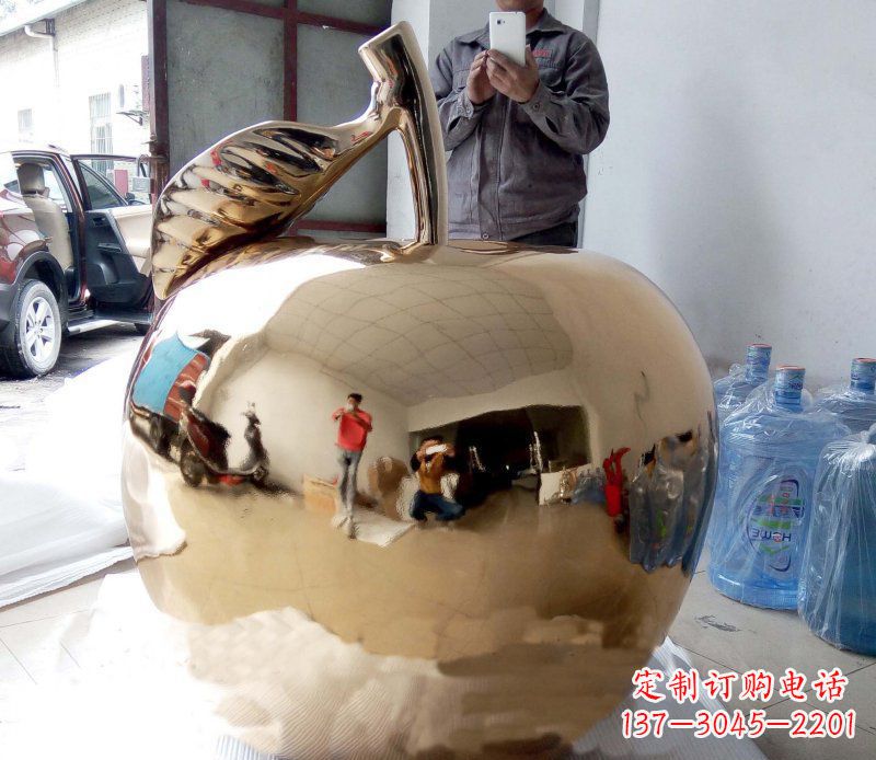 甘肃精美的不锈钢镜面苹果雕塑