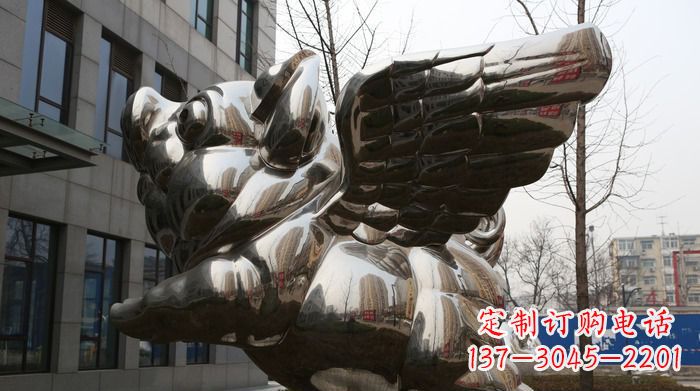 甘肃精美不锈钢大翅膀猪景观雕塑