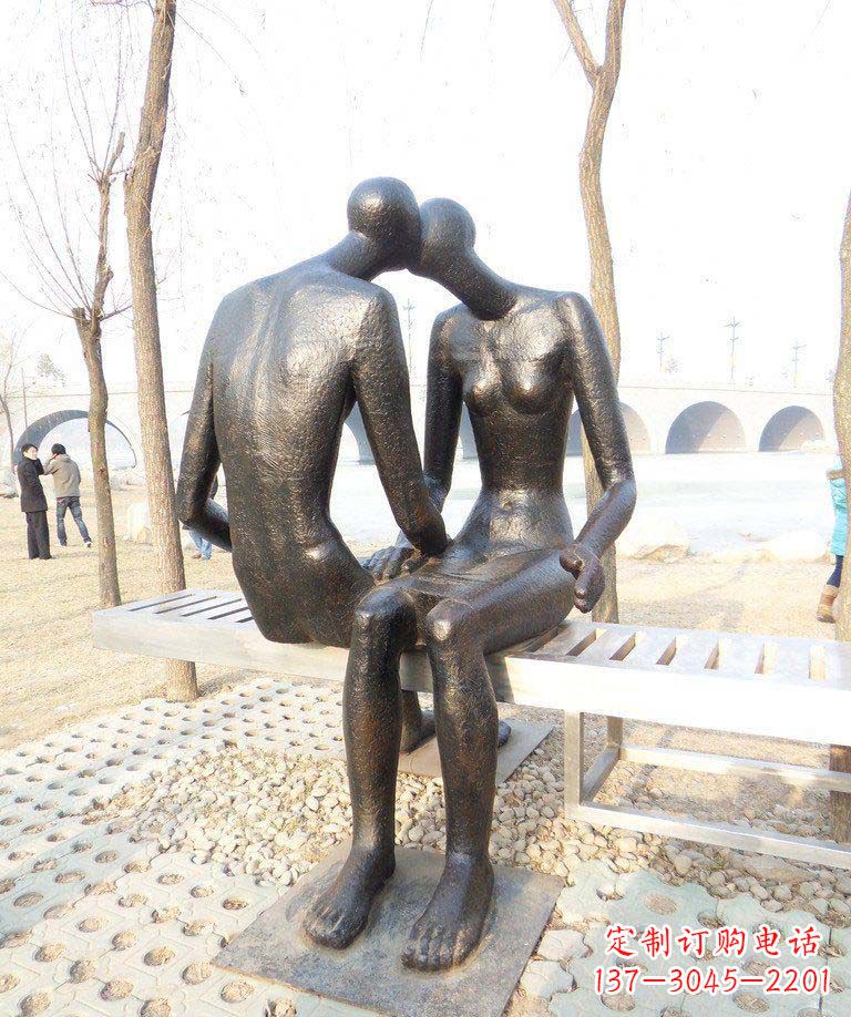 甘肃情侣景观铜雕抽象亲吻