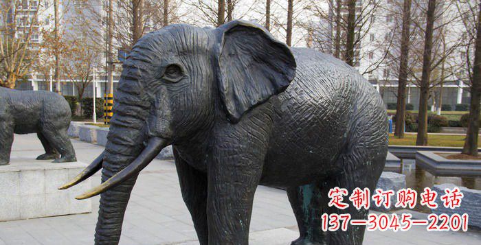 甘肃公园大象动物雕塑