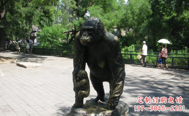 甘肃象征力量的猩猩铜雕