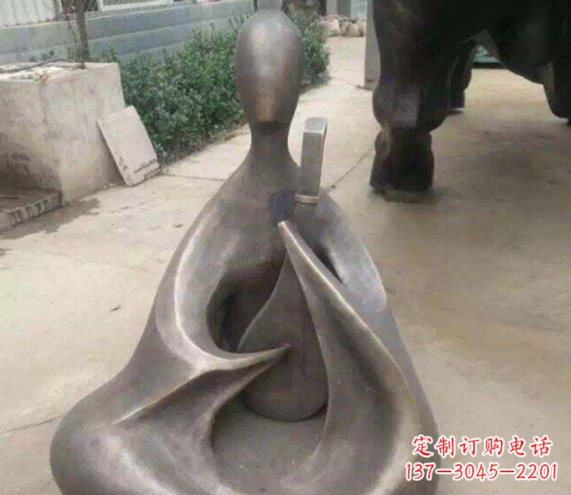 甘肃抽象景观弹琵琶铜雕