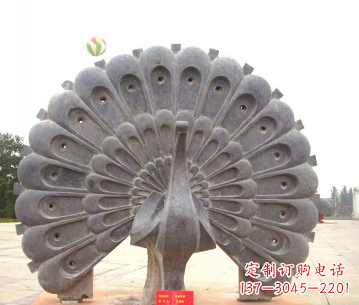 甘肃公园动物孔雀开屏石雕