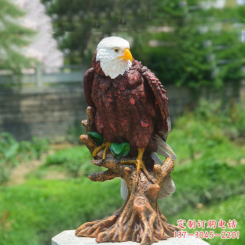 甘肃公园仿真老鹰玻璃钢雕塑