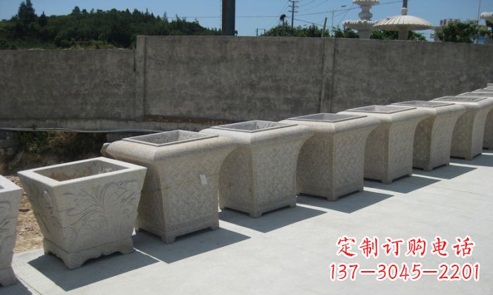 甘肃大理石花盆石雕 – 在公园展现精美自然风貌