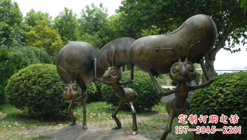 甘肃公园卡通蚂蚁铜雕