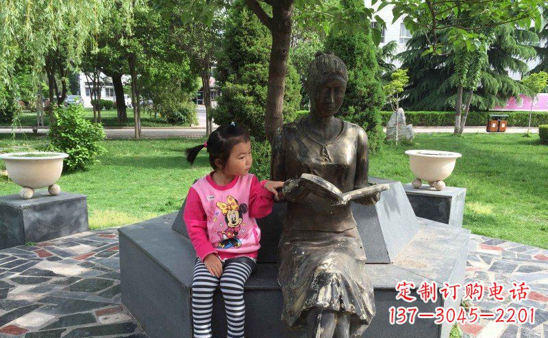 甘肃优雅可爱的女孩铜雕