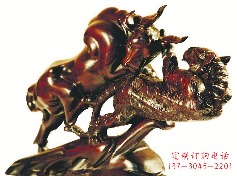 甘肃风格独特的铜制老虎雕塑