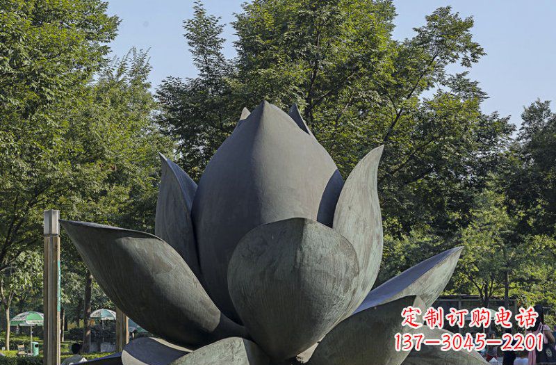 甘肃公园莲花景观铜雕