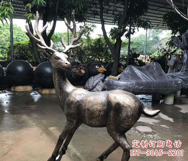 甘肃静谧的梅花鹿铜雕