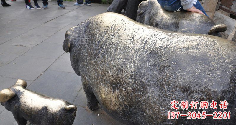 甘肃公园母子猪动物铜雕
