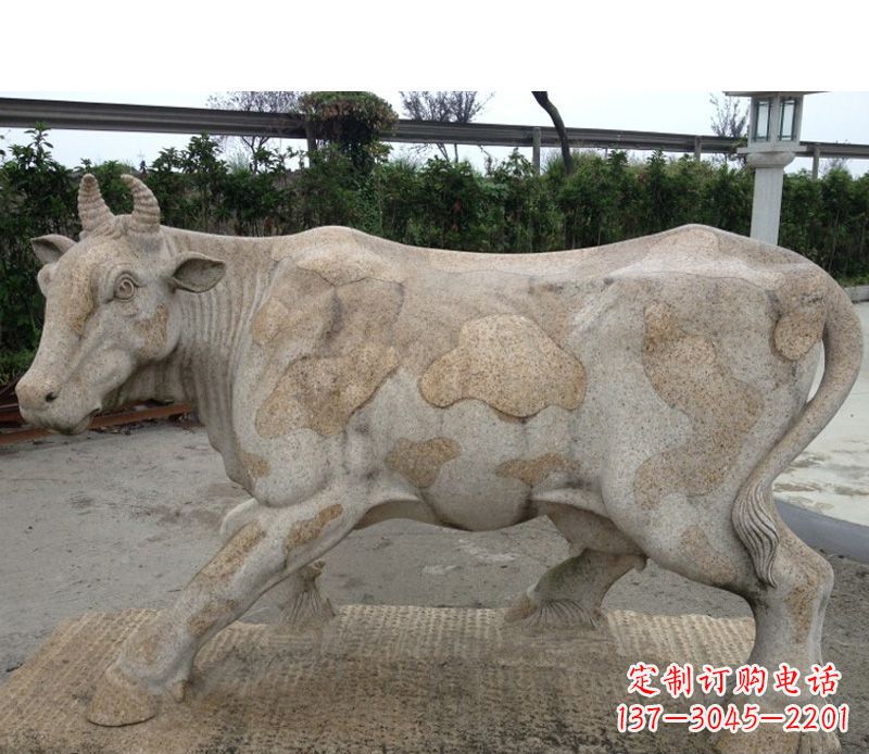甘肃中领雕塑精美绝伦的奶牛石雕