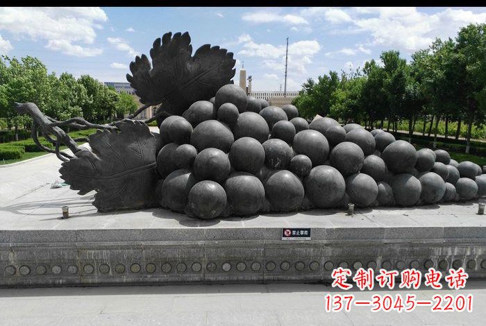 甘肃美轮美奂的葡萄铜雕塑