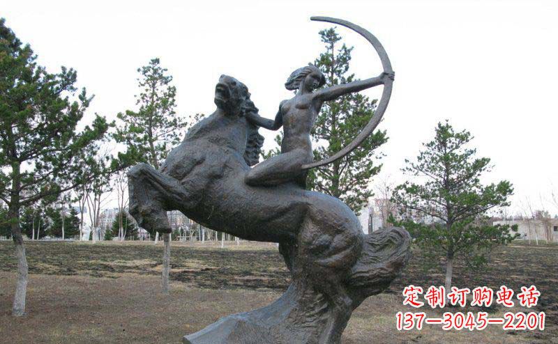甘肃公园骑马女人射箭铜雕