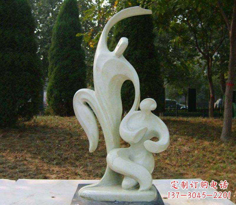 甘肃恒久之爱公园情侣抽象人物雕塑