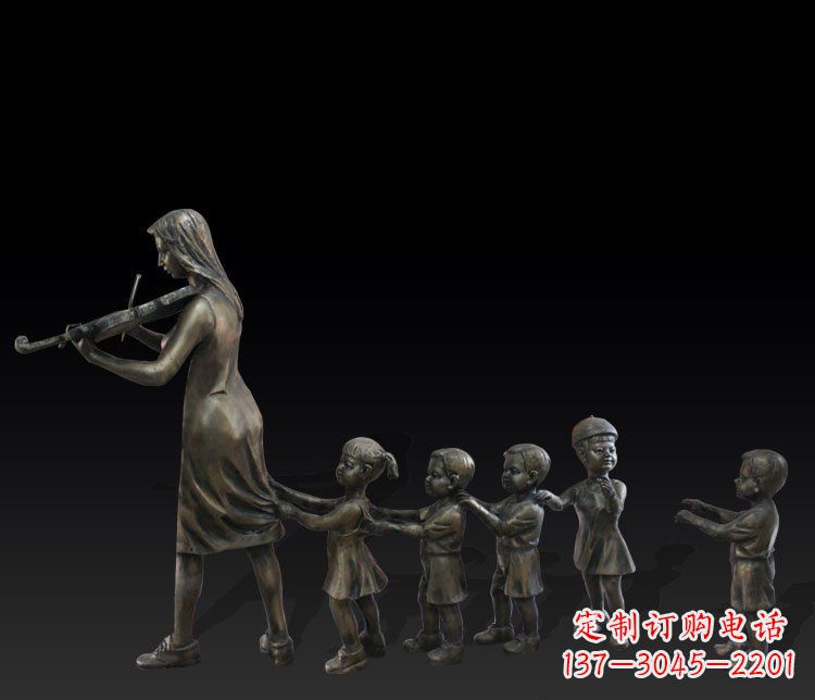 甘肃传统风格老鹰捉小鸡铜雕