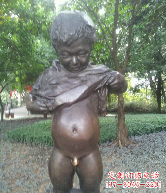 甘肃萌动活泼的男孩铜雕塑