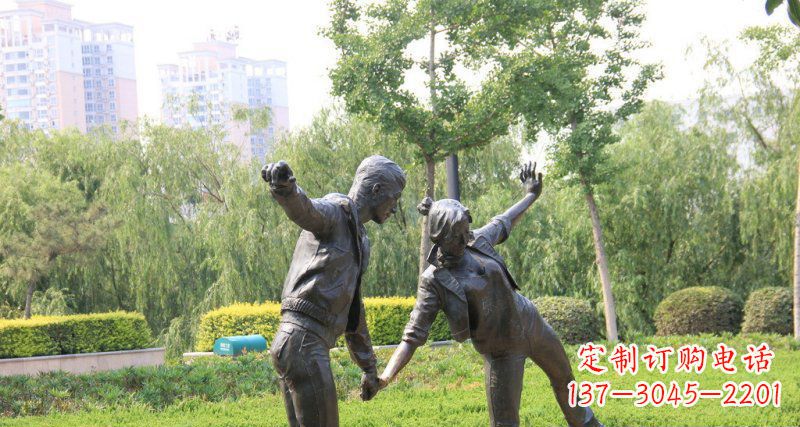 甘肃爱情铸就的浪漫情侣雕塑