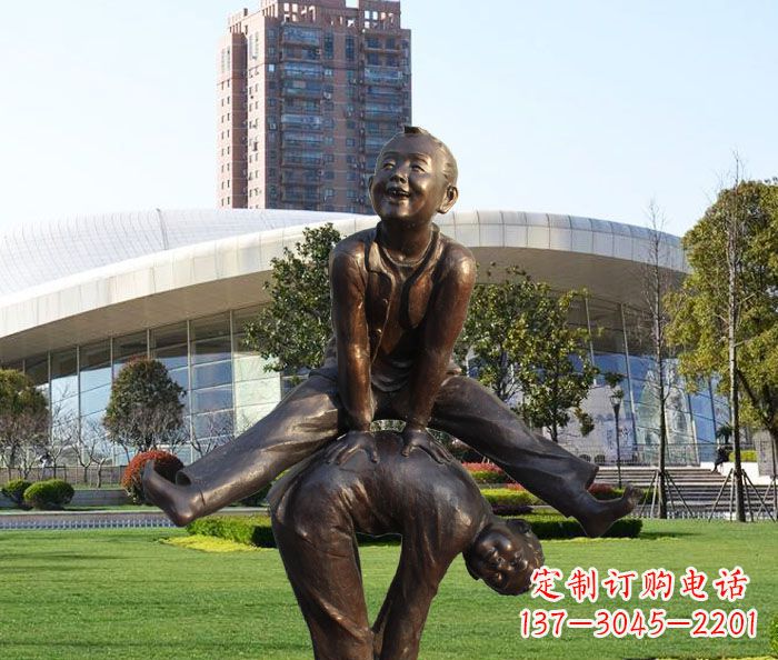 甘肃童趣十足的山羊铜雕