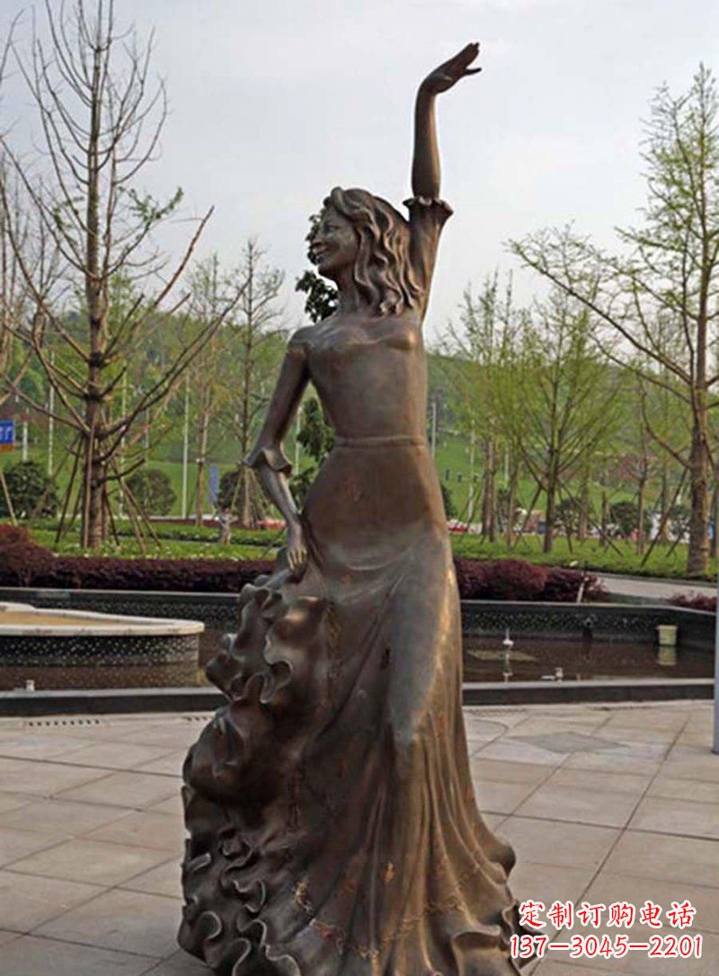 甘肃公园跳舞的女孩人物铜雕