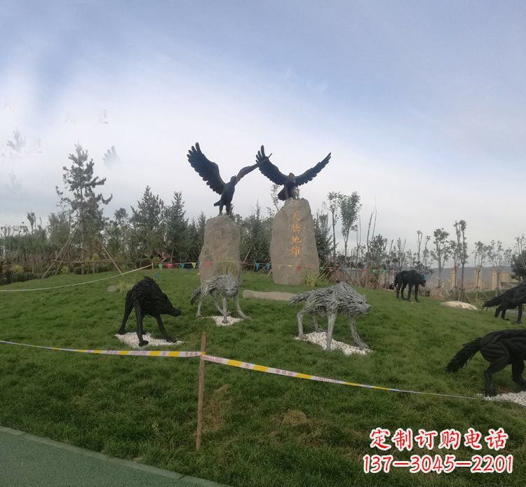 甘肃令人惊叹的老鹰雕塑