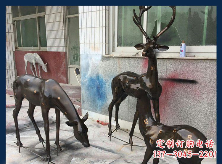 甘肃高贵优雅的梅花鹿铜雕塑