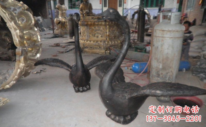甘肃汇聚灵性的仙鹤塑像