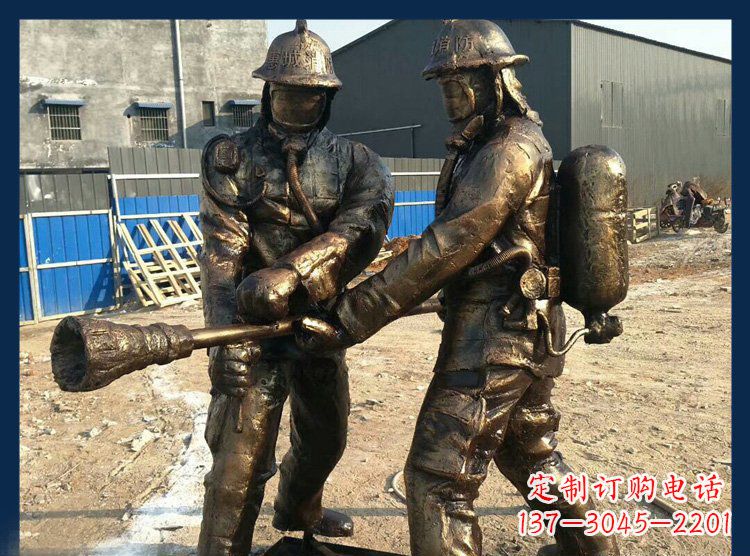 甘肃公园消防员铜雕