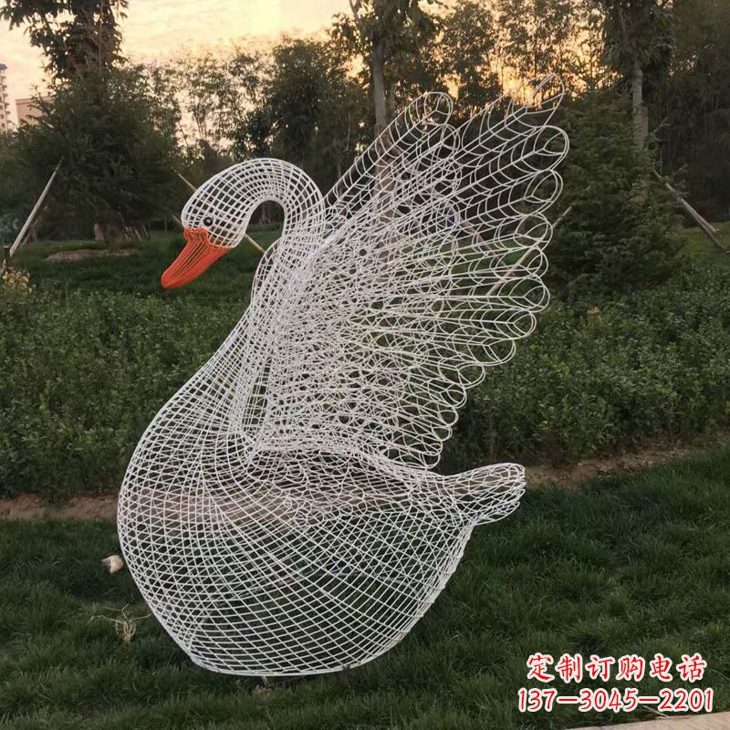 甘肃公园园林草坪动物雕塑之网格天鹅铁艺雕塑