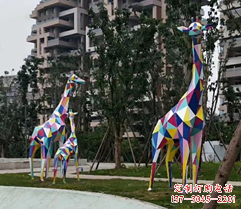 甘肃精美高雅的长颈鹿雕塑