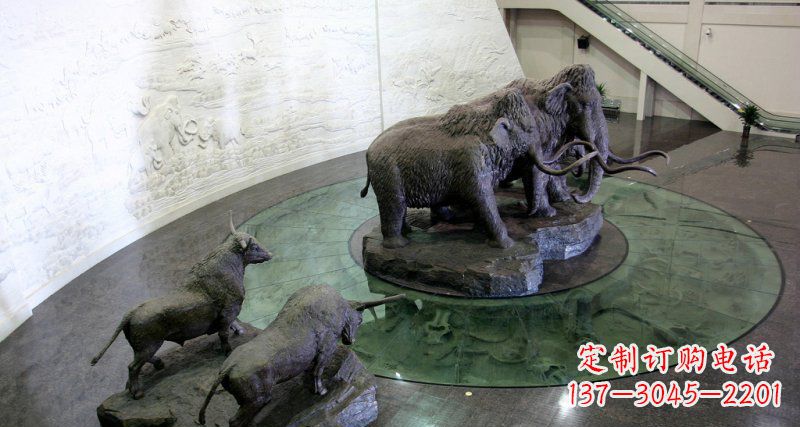 甘肃领雕塑公园长毛象动物铜雕