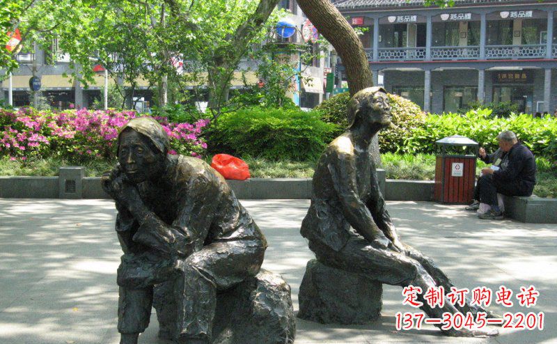 甘肃充满深情的老人铜雕