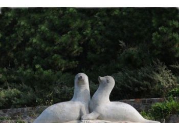 甘肃令人惊叹的海豹石雕塑